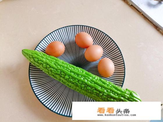 炒苦瓜鸡蛋的做法