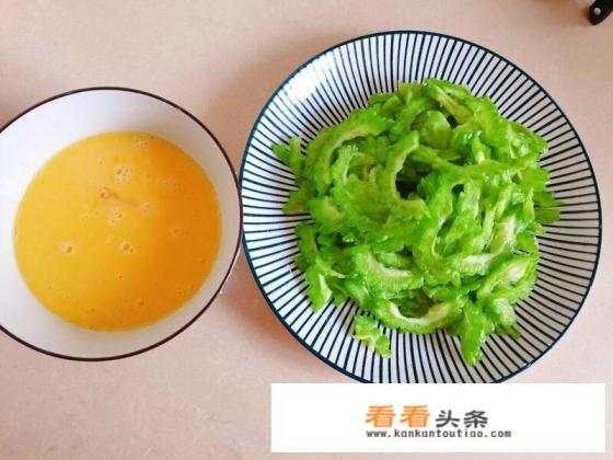 炒苦瓜鸡蛋的做法