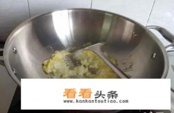 螃蟹炒年糕的做法