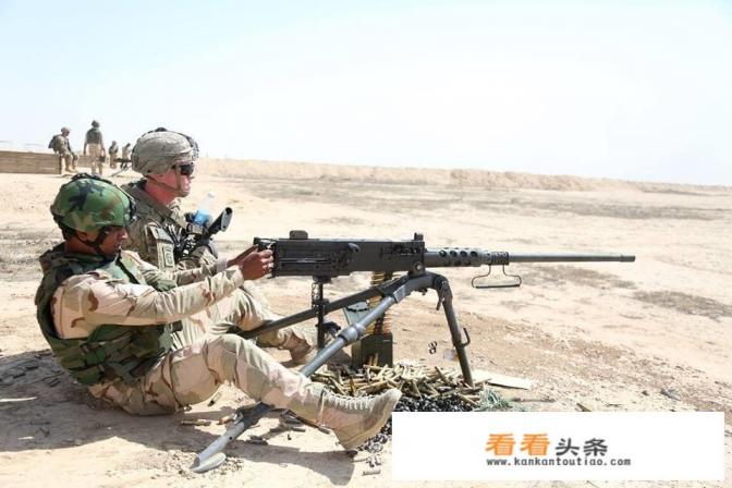 为什么美国军队打12.7毫米机枪、榴弹发射器都是坐着，身体后仰打