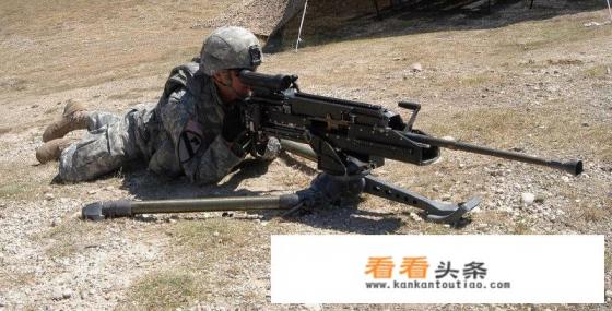 为什么美国军队打12.7毫米机枪、榴弹发射器都是坐着，身体后仰打
