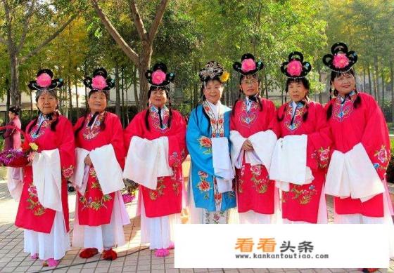 印度富豪穿越到恐龙时代的电影