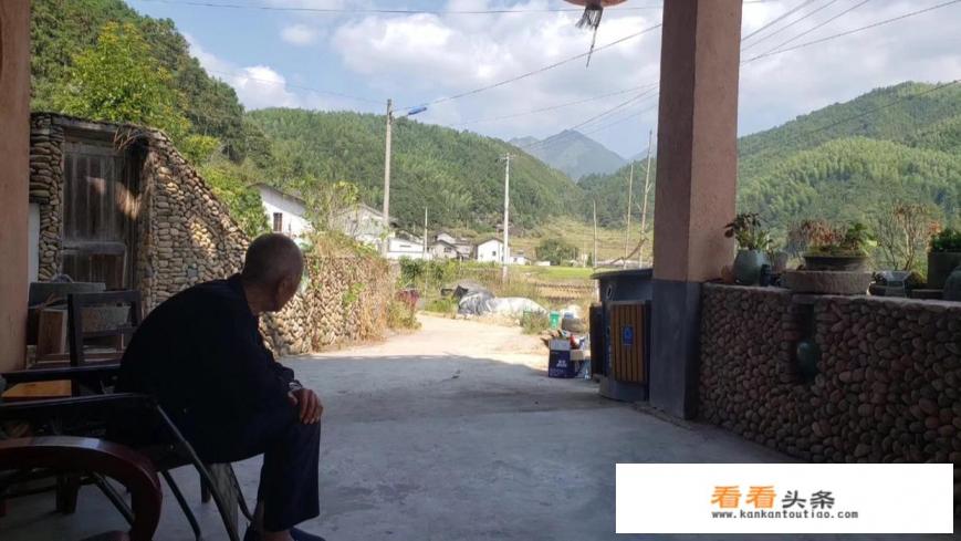 男朋友喜欢往游戏里充钱,半个月几千!怎么办 男朋友喜欢往游戏里充钱,半个月几千!怎么办