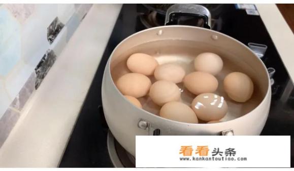 做卤鸡蛋是酱油鸡蛋一起煮吗 做卤鸡蛋是酱油鸡蛋一起煮吗