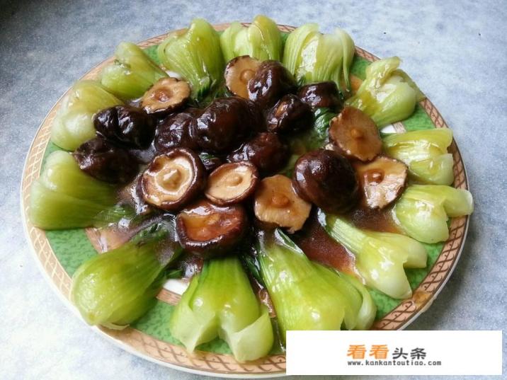 炒青菜加耗油还放蒜蓉吗 炒青菜加耗油还放蒜蓉吗