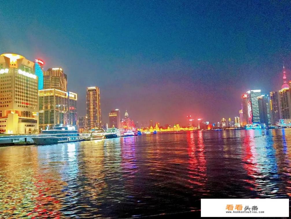 当你行走在上海外滩，是惊艳其万国建筑，还是感受其历史的沧桑