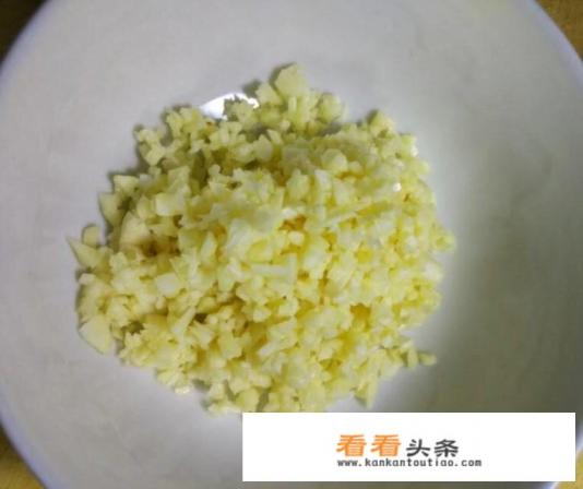 蒜蓉虾的家常做法全过程 蒜蓉虾的家常做法全过程