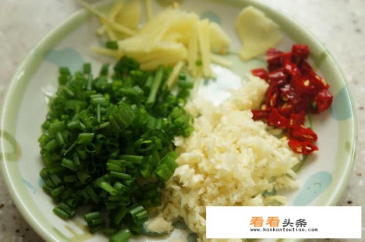 蒜蓉虾的家常做法全过程 蒜蓉虾的家常做法全过程