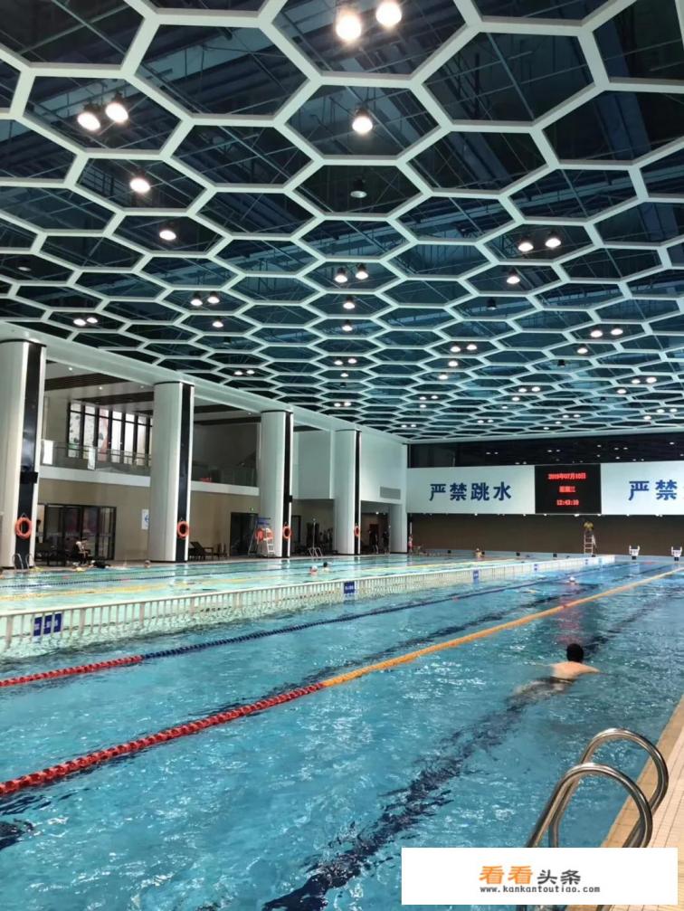 长期在游泳馆游泳有什么害处 长期在游泳馆游泳有什么害处