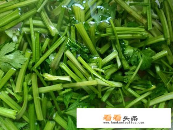 芹菜炒肉丝嫩滑不老的妙招