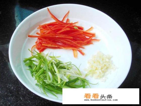 芹菜炒肉丝嫩滑不老的妙招