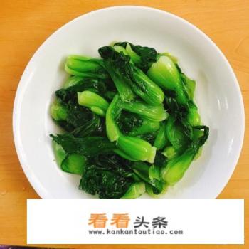 炒青菜怎么才能不给烧焦，我用的是大排档的火炉炒，小火了又没锅气，大气又烧焦，希望有大厨师来指点下