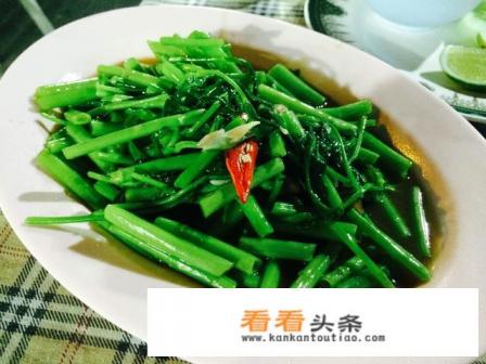 炒青菜怎么才能不给烧焦，我用的是大排档的火炉炒，小火了又没锅气，大气又烧焦，希望有大厨师来指点下