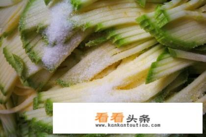 西葫芦鸡蛋饺子馅的制做