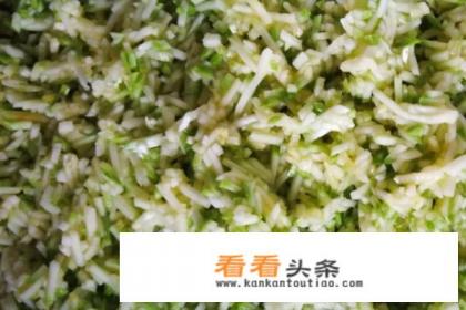 西葫芦鸡蛋饺子馅的制做