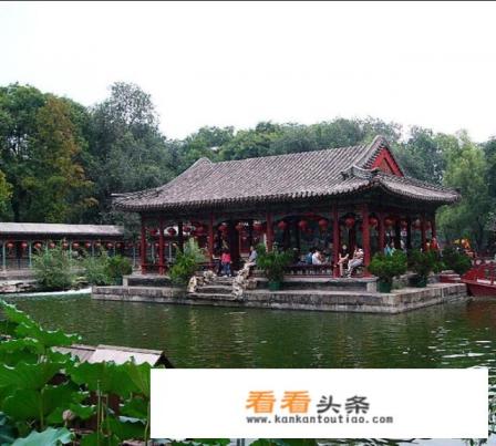 北京的天坛、圆明园、潭拓寺、红螺寺、恭王府、钟鼓楼这几个旅游景点哪个更有意思?我只有半天的时间