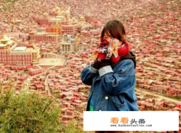 色达拍照穿什么衣服好看