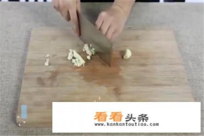 番茄土豆炖牛腩怎么做 番茄土豆炖牛腩怎么做