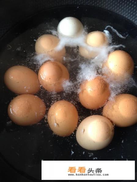 怎样煮鸡蛋不粘壳