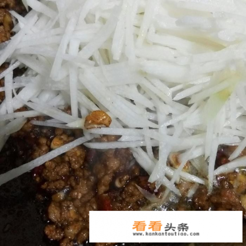 饭店白萝卜苦累菜做法