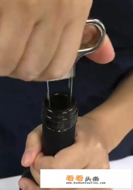 红酒塞子烂了怎么拿出来