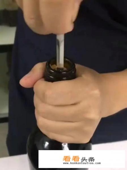 红酒塞子烂了怎么拿出来