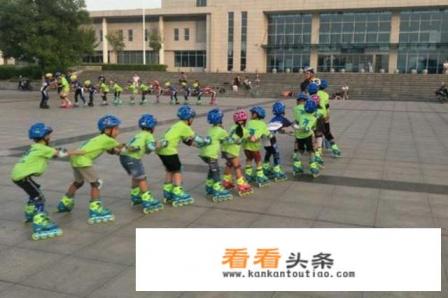 幼儿轮滑小游戏