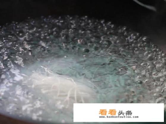 菠菜拌什么好吃