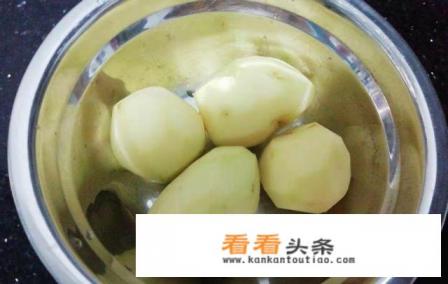 中午剩的红烧肉想放点土豆怎么做