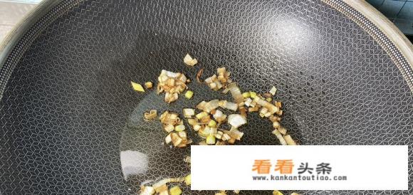 老式油炸葱油饼做法