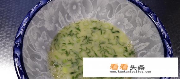 老式油炸葱油饼做法