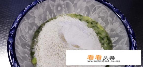 老式油炸葱油饼做法