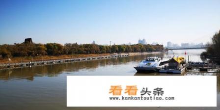 我想去东北三省旅游，不知道哪个城市比较好玩，消费低，当地人好客的