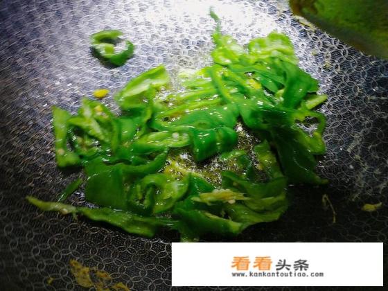 青椒炒鸡蛋家常做法 青椒炒鸡蛋家常做法