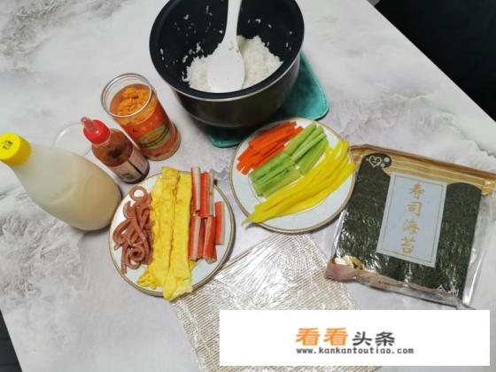 做寿司卷帘怎么卷视频,如何做寿司 做寿司卷帘怎么卷视频,如何做寿司