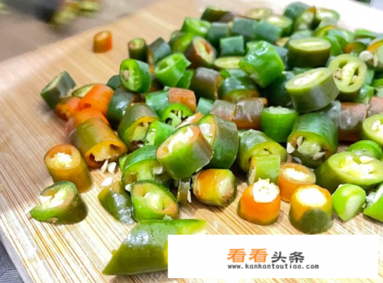 面炒辣椒圈的家常做法 面炒辣椒圈的家常做法