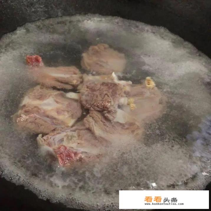 炖牛排骨汤的正确 *** 与配料
