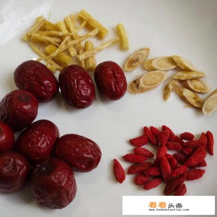 炖牛排骨汤的正确 *** 与配料