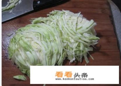 素炒饼丝圆白菜做法 素炒饼丝圆白菜做法