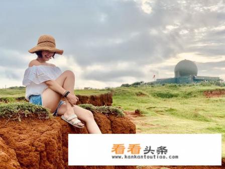 请问一个人跟团去旅游会不会很奇怪?吃饭是怎么吃 请问一个人跟团去旅游会不会很奇怪?吃饭是怎么吃