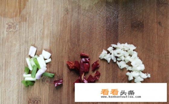 菠菜炒豆腐家常做法 菠菜炒豆腐家常做法