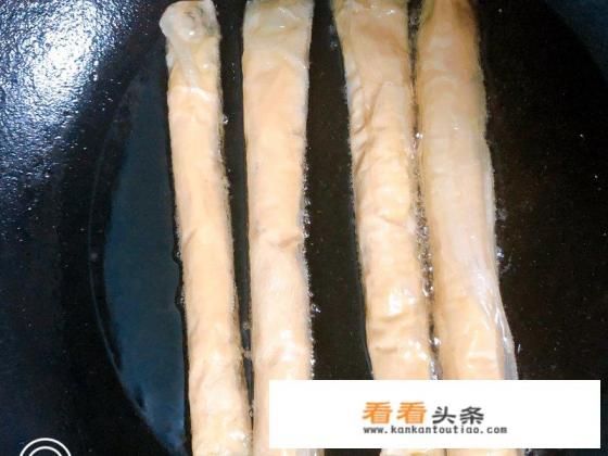 黄花鱼花卷一锅鲜视频做法 黄花鱼花卷一锅鲜视频做法