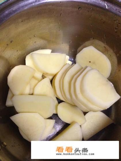 青椒土豆炒鸡胗做法 青椒土豆炒鸡胗做法
