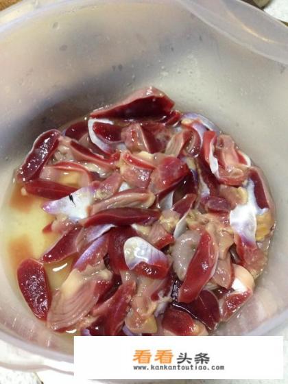青椒土豆炒鸡胗做法 青椒土豆炒鸡胗做法