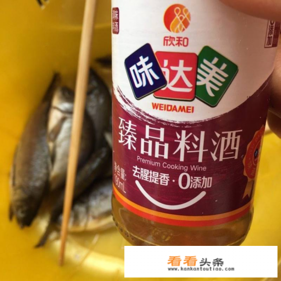 屈浩大师酥鲫鱼做法 屈浩大师酥鲫鱼做法