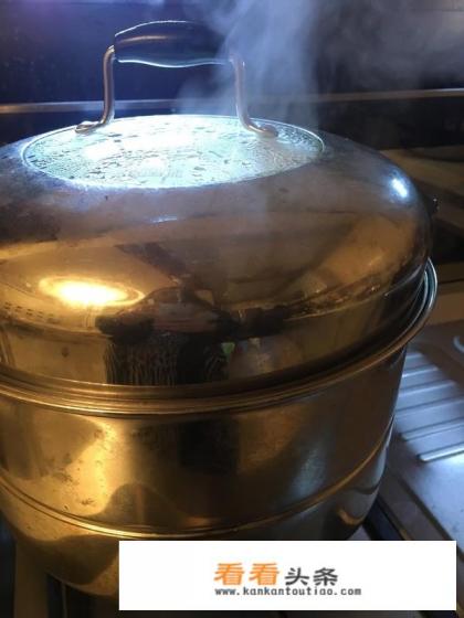 鸡腿蒸熟手撕怎么做好吃又简单