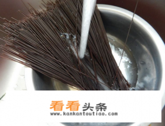荞麦面皮凉拌做法