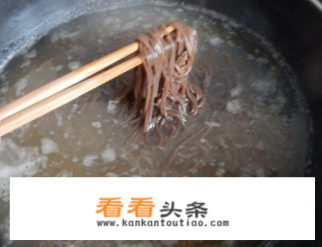 荞麦面皮凉拌做法